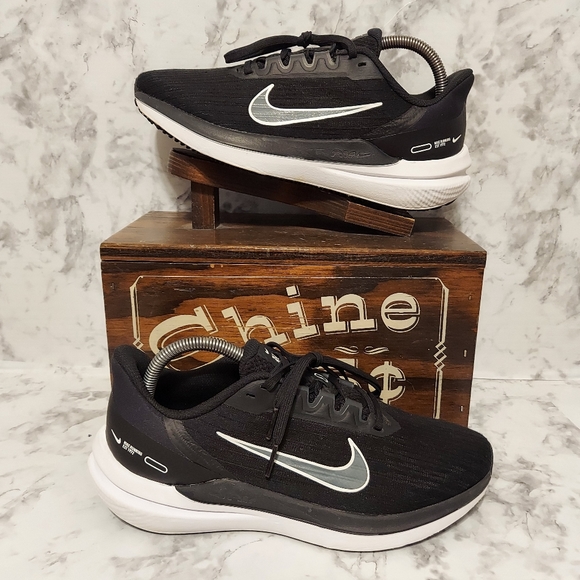 Nike Shoes - Pre-owned 2022 nike winflo 9